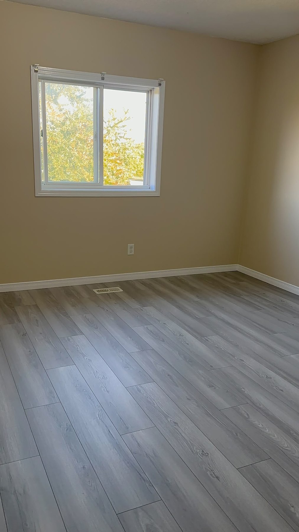 Bedroom Floor Finish by Reliance Contracting 168